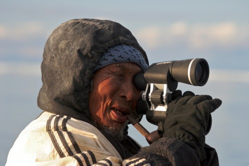 FoxeBasin2009 265IMG_8194 Inuit man using electronic telescope